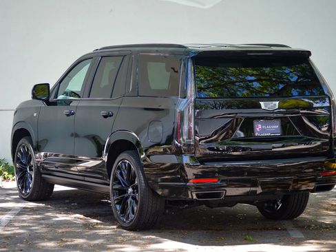 Used 2026 Cadillac Escalade Platinum Sport w/ LPO, ONYX Package AWD/4WD image 10