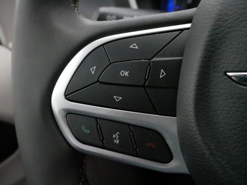 Used 2024 Chrysler Pacifica Touring-L image 26