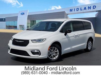 Used 2024 Chrysler Pacifica Touring-L