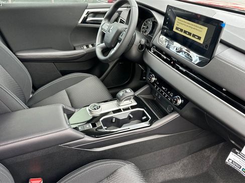 New 2025 Mitsubishi Outlander ES image 16