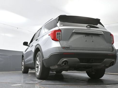 Used 2022 Ford Explorer Limited w/ Equipment Group 301A AWD/4WD image 32