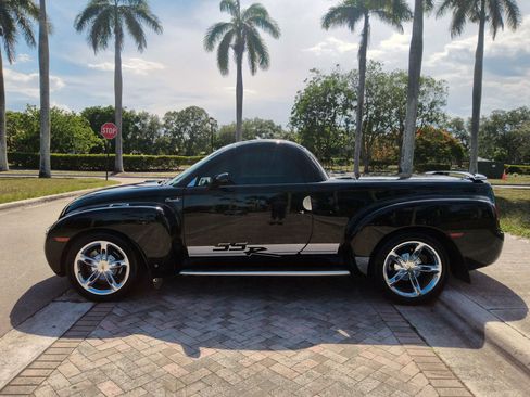 Used 2006 Chevrolet SSR w/ Preferred Equipment Group RWD image 30