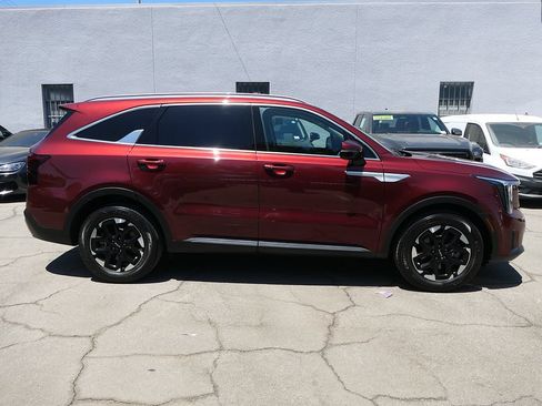 Used 2024 Kia Sorento S w/ Panoramic Sunroof Package FWD image 2