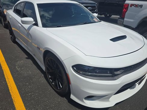 Used 2019 Dodge Charger Scat Pack w/ Plus Group RWD image 2