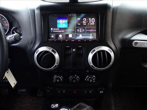 Used 2015 Jeep Wrangler Rubicon AWD/4WD image 9