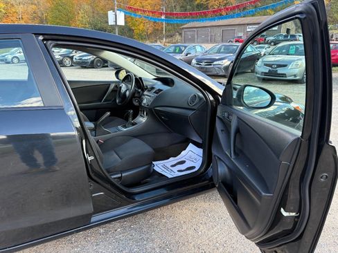 Used 2011 MAZDA MAZDA3 i Sport image 18