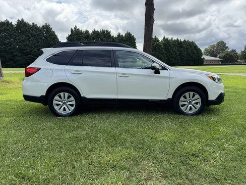 Used 2015 Subaru Outback 2.5i Premium AWD/4WD image 6