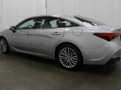 Used 2020 Toyota Avalon Limited image 8
