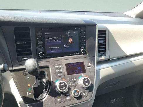 Used 2020 Toyota Sienna LE FWD image 14