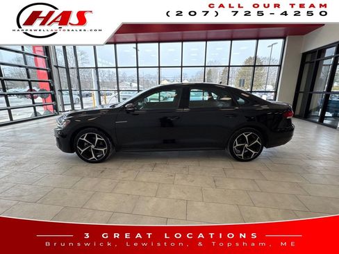 Used 2022 Volkswagen Passat 2.0T R-Line image 2