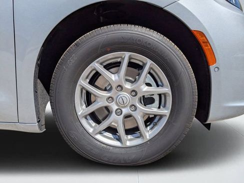 New 2026 Chrysler Pacifica Select FWD image 10