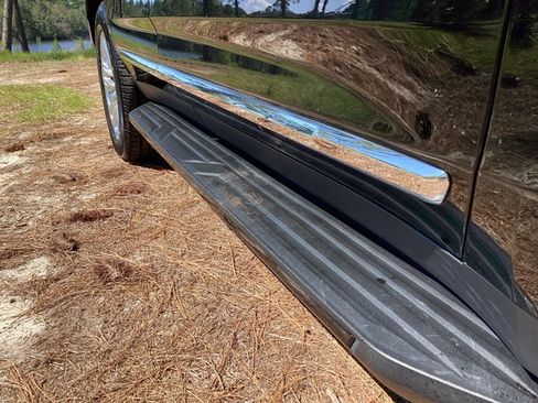 Used 2023 GMC Yukon SLT image 13