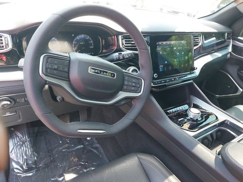 Used 2023 Jeep Wagoneer Series II AWD/4WD image 18