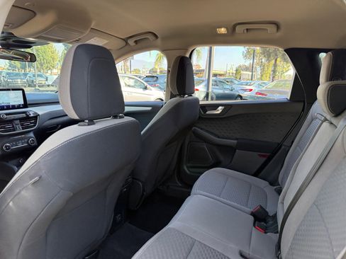 Used 2020 Ford Escape SE image 16