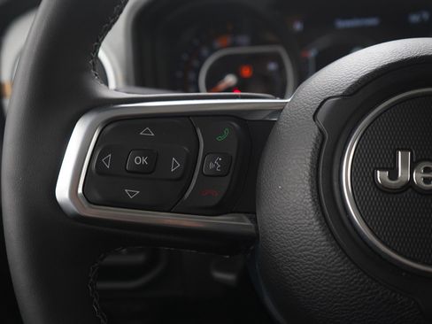 Used 2025 Jeep Wrangler Sahara image 26