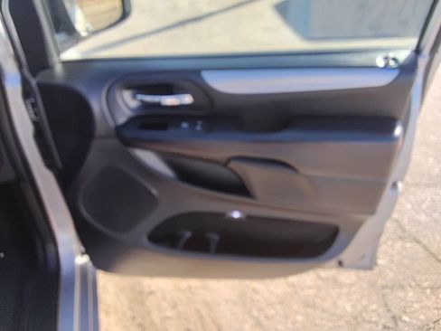 Used 2016 Dodge Grand Caravan R/T image 14