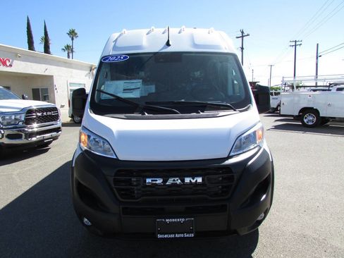 Used 2025 RAM ProMaster 2500 w/ Convenience Group image 3