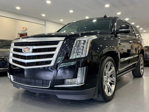 Used 2015 Cadillac Escalade Premium RWD image 3