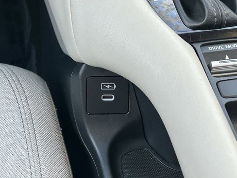 Used 2025 Honda HR-V LX image 18