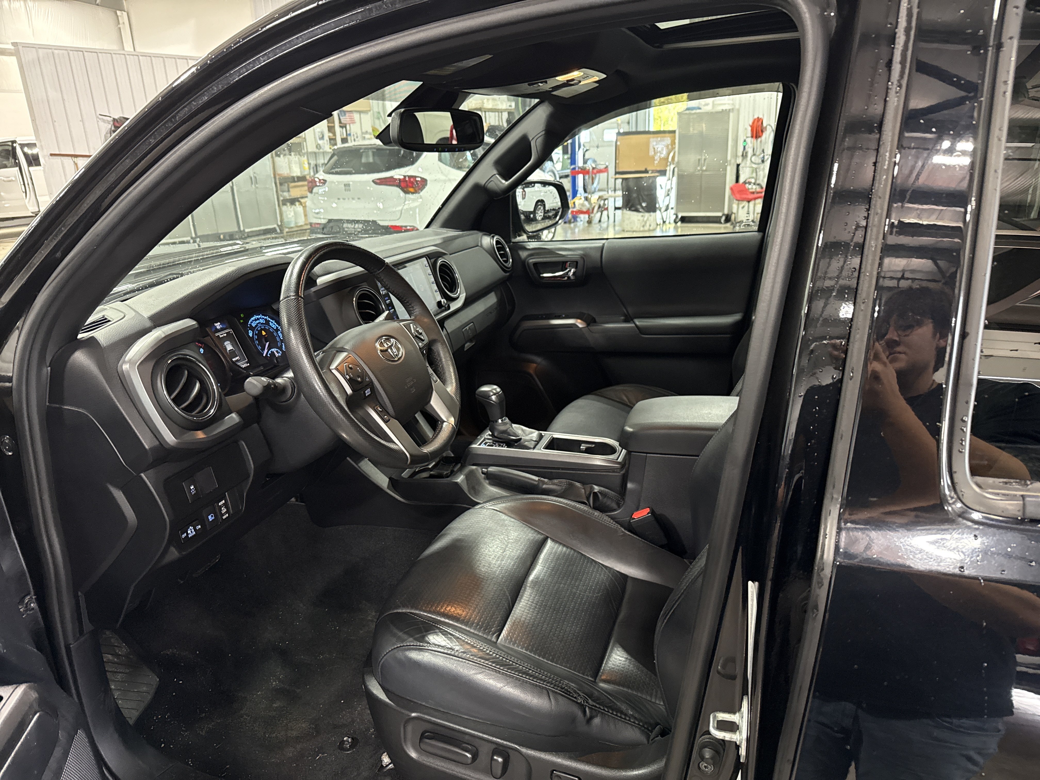 Used 2021 Toyota Tacoma TRD Sport AWD/4WD image 7