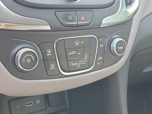 Used 2024 Chevrolet Equinox LS w/ LS Convenience Package FWD image 32