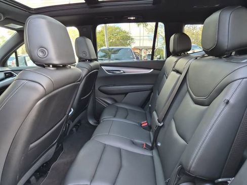 New 2025 Cadillac XT6 Luxury image 18