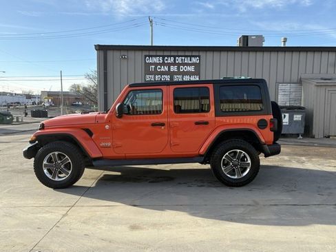 Used 2018 Jeep Wrangler Unlimited Sahara image 4