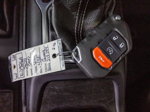 Used 2022 Jeep Wrangler Unlimited Sahara w/ Cold Weather Group AWD/4WD image 30