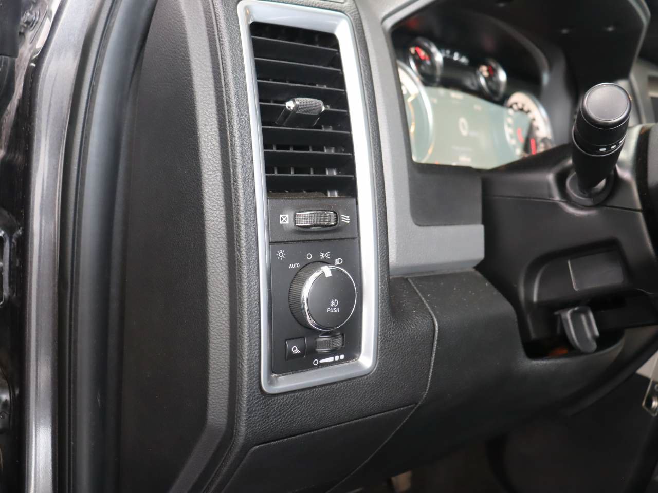 Used 2018 RAM 1500 Big Horn RWD image 12