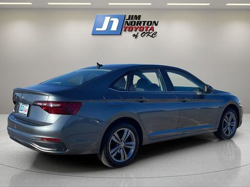 Used 2024 Volkswagen Jetta SE image 5