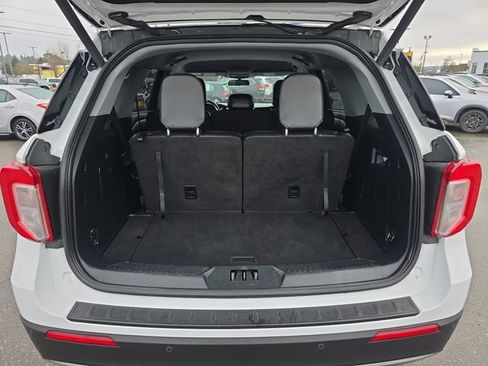 Used 2023 Ford Explorer XLT w/ Equipment Group 202A image 13