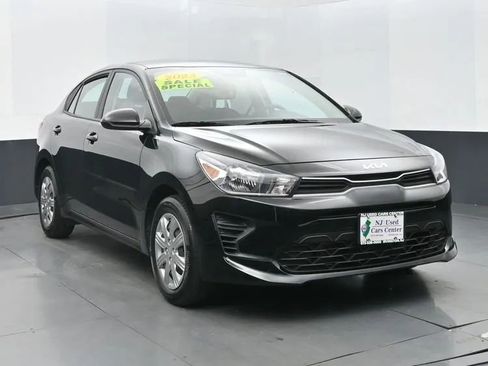Used 2023 Kia Rio LX image 2