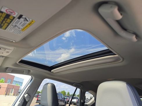 Used 2015 Toyota RAV4 Limited w/ Technology Package AWD/4WD image 6