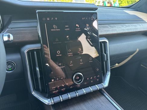 New 2026 GMC Acadia Denali Ultimate w/ LPO, Floor Liner Package AWD/4WD image 19