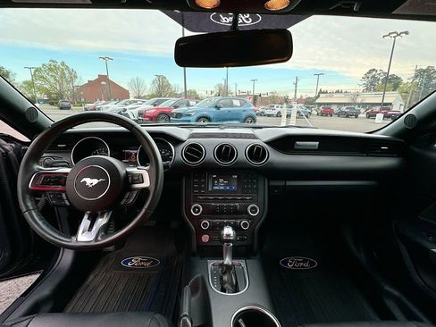 Used 2018 Ford Mustang EcoBoost image 3