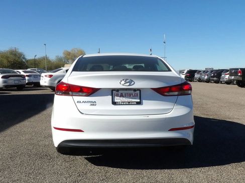 Used 2018 Hyundai Elantra SE image 3