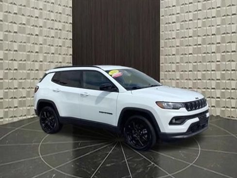 Certified 2025 Jeep Compass Latitude w/ Convenience Group AWD/4WD image 2