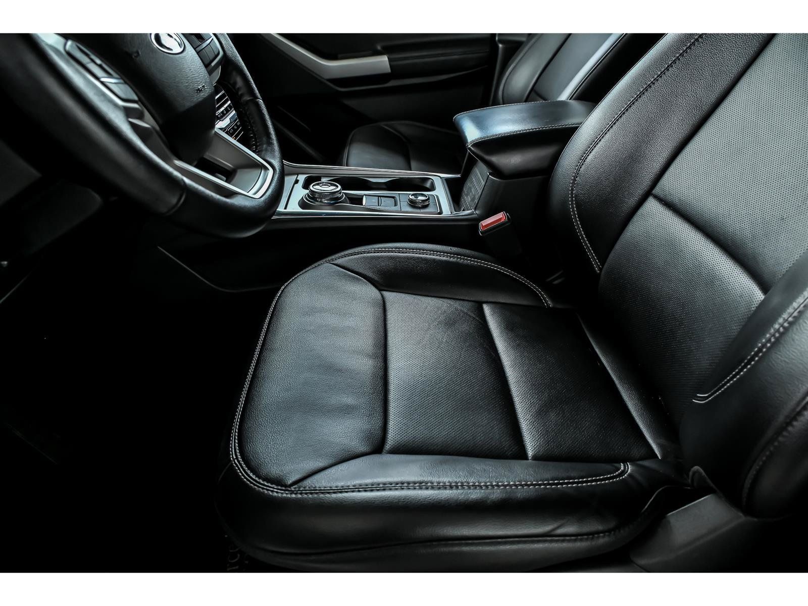 Used 2023 Ford Explorer Limited AWD/4WD image 11