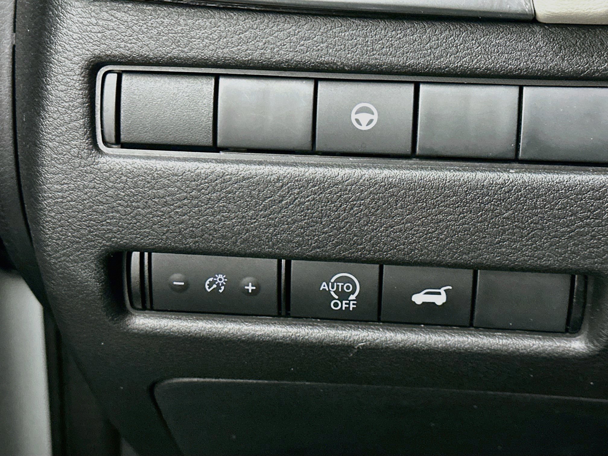 Used 2025 Nissan Rogue SV AWD/4WD image 17