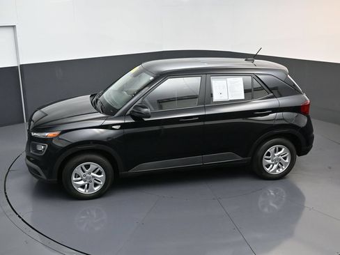 Certified 2026 Hyundai Venue SE FWD image 19