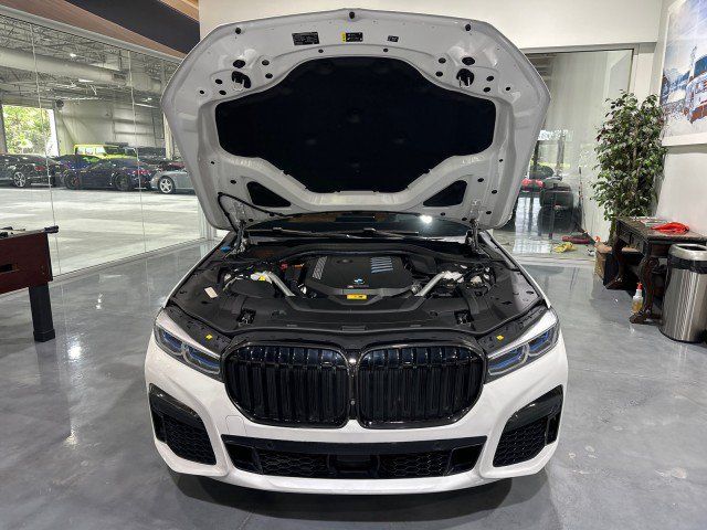 Used 2020 BMW 745e xDrive AWD/4WD image 25