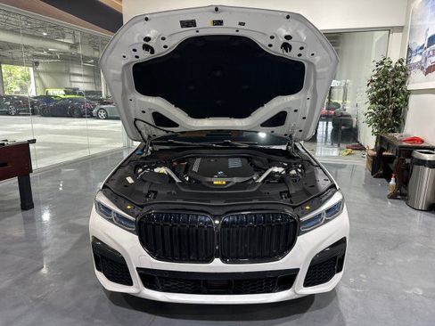 Used 2020 BMW 745e xDrive AWD/4WD image 25