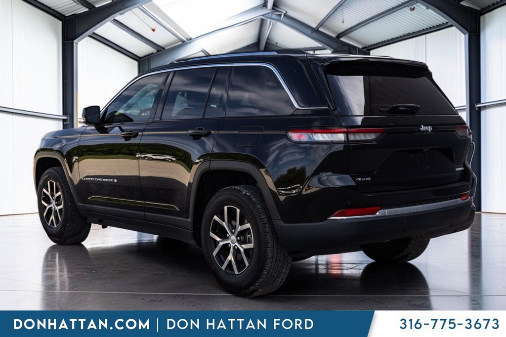 Used 2023 Jeep Grand Cherokee Limited w/ Trailer Tow Prep Group (B) AWD/4WD image 26