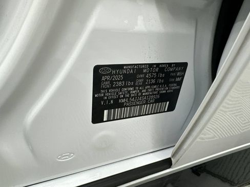 Used 2025 Hyundai Sonata Limited FWD image 34