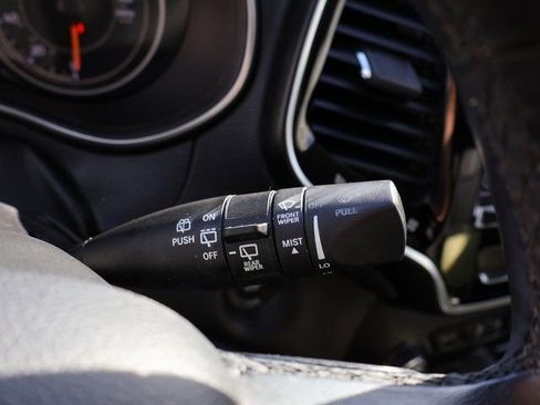 Used 2019 Jeep Cherokee Limited FWD image 37