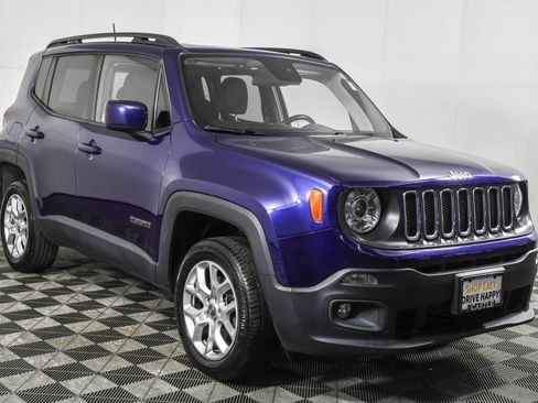 Used 2018 Jeep Renegade Latitude w/ Safety & Security Group AWD/4WD image 10