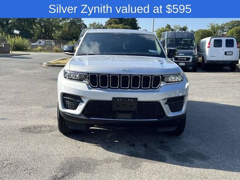 Used 2025 Jeep Grand Cherokee Laredo X AWD/4WD image 2