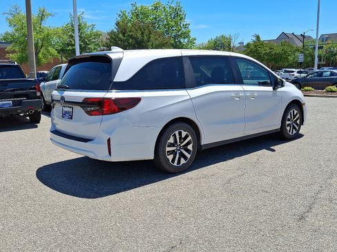 New 2026 Honda Odyssey EX-L image 3