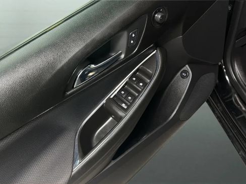 Used 2019 Chevrolet Cruze LS w/ LS Convenience Package FWD image 17