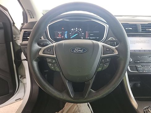 Used 2019 Ford Fusion SE FWD image 9